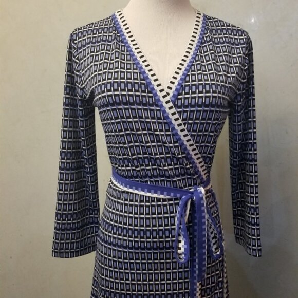 Max Studio printed wrap dress  women's size Small (H32) - Picture 8 of 8